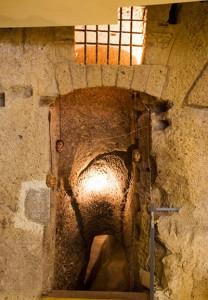 hotel Correra 241 Napoli - albergo con tunnel di tufo e antico acquedotto greco-romano